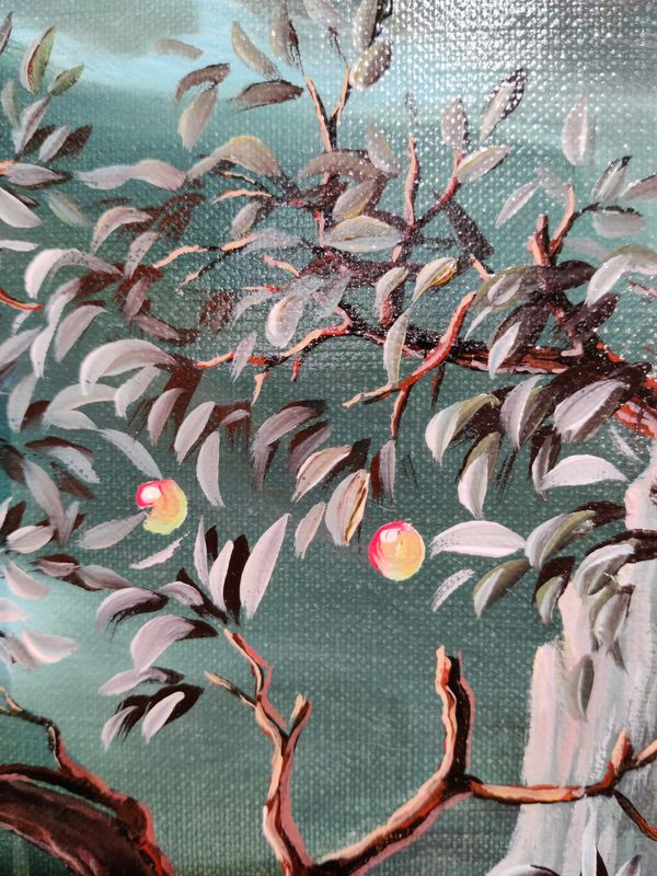 Détail d'une peinture représantant des branches, des feuilles et deux petites pommes toutes rondes