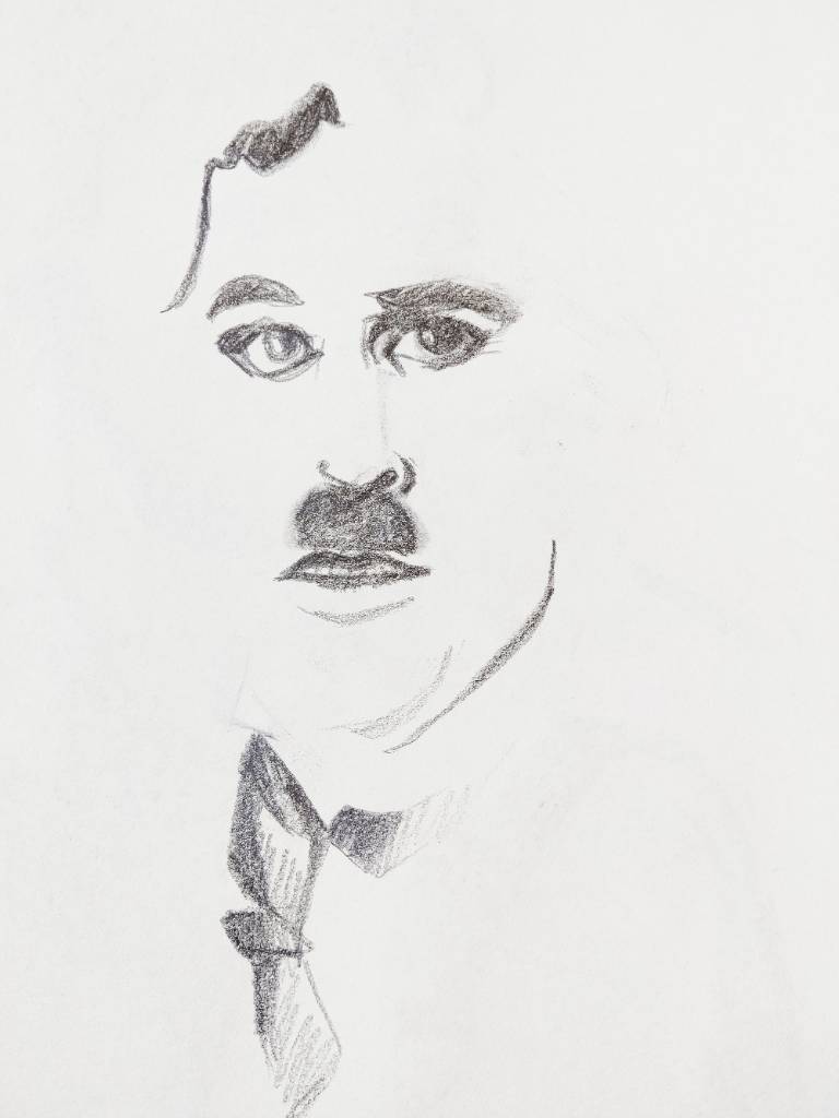 Dessin au crayon où, même si tout le visage n'est pas dessiné (pas les cheveux, ni le contour) on devine - normalement - Charlie Chaplin