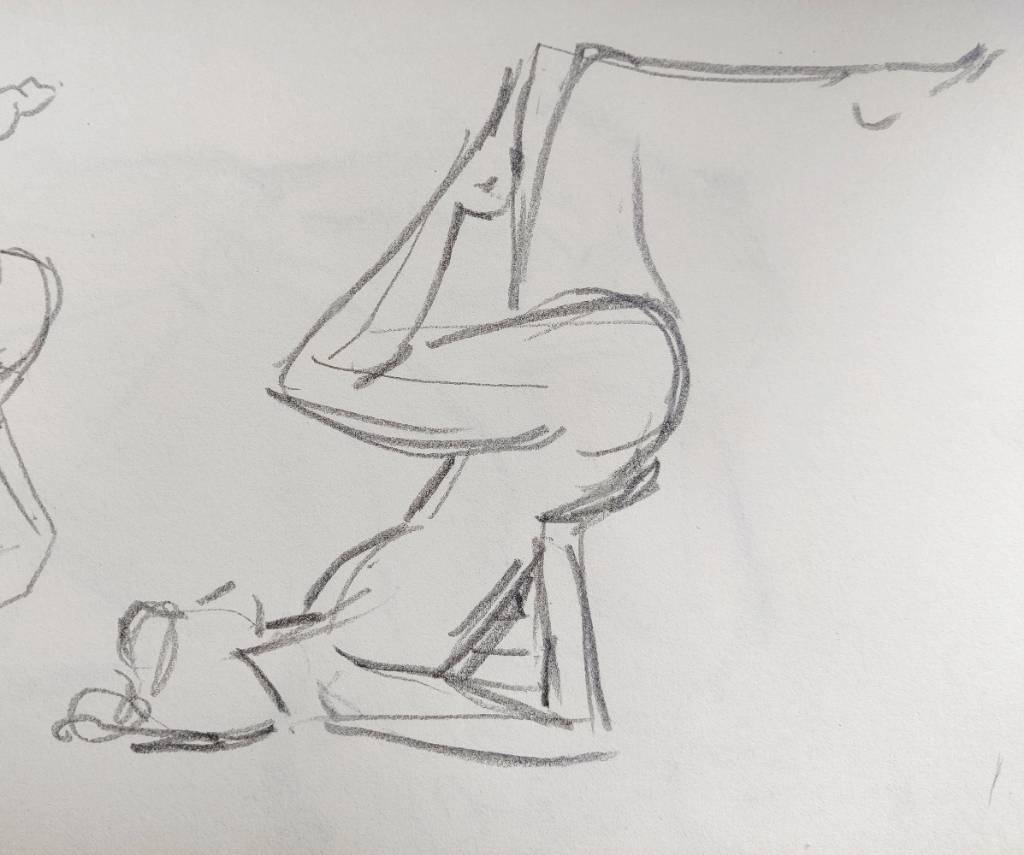 Croquis au crayon d'une femme de profil prenant la pose de la chandelle en yoga, mais les jambes pliées