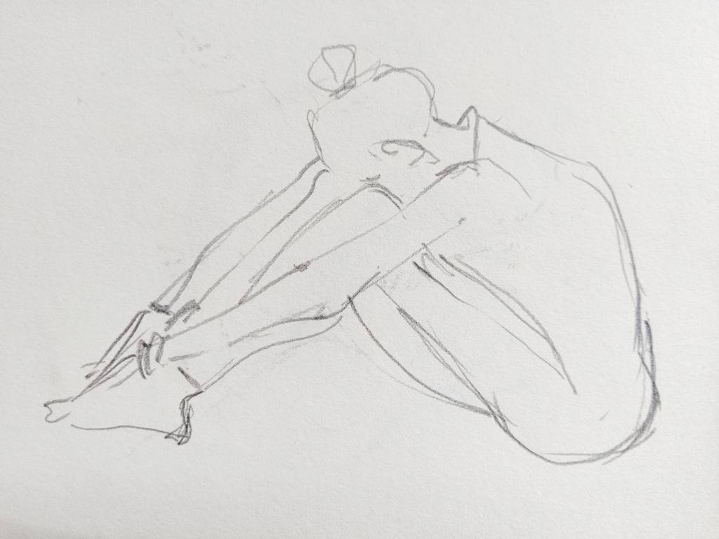 Dessin au crayon d'une femme de profil assise par terre, la tête dans les genoux, les mains sur les pieds