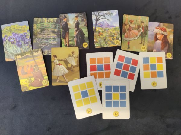Huit cartes sur leur face tableau d'artiste célèbre (Van Gogh, Monet, Cézanne, Degas, etc.) et cinq cartes sur la face utile pour le jeu